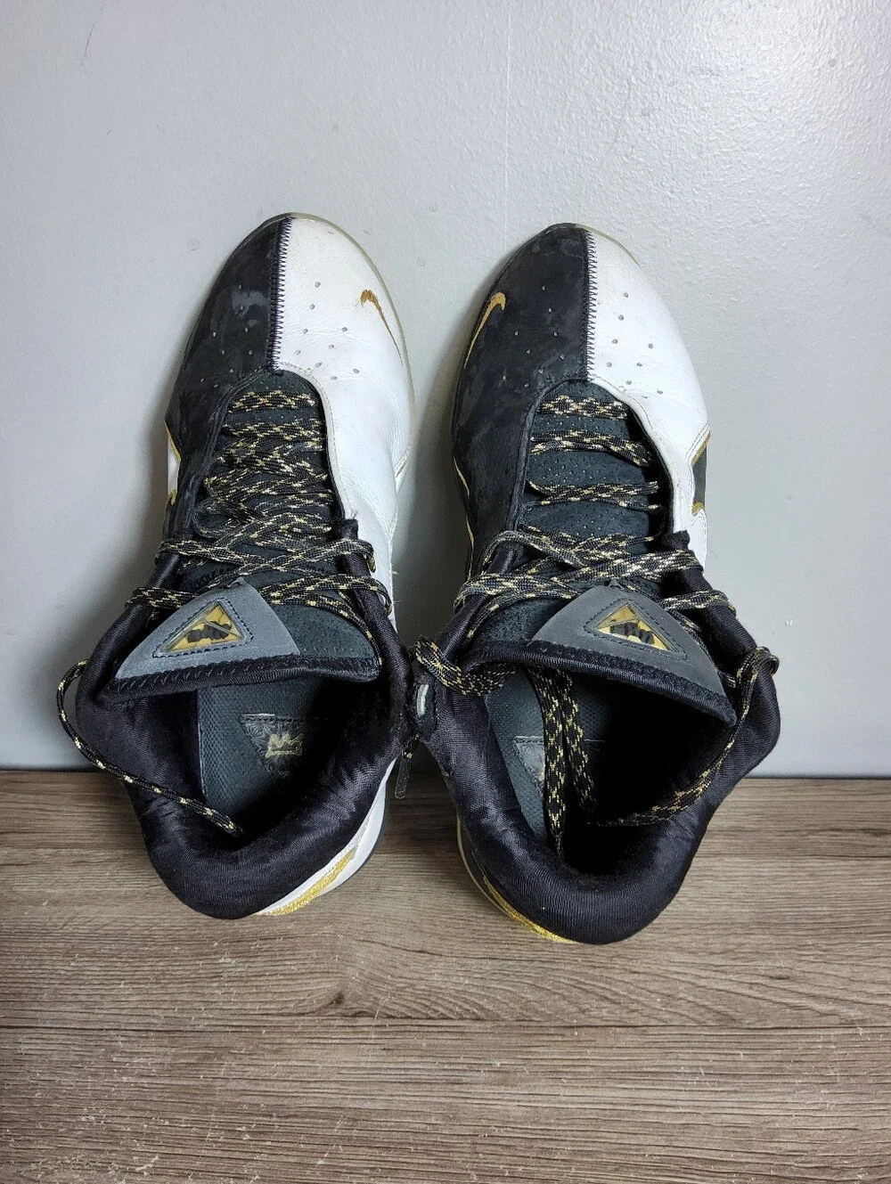 Size 9.5 Nike LeBron XXII ‘Mogul’ White Black Gold